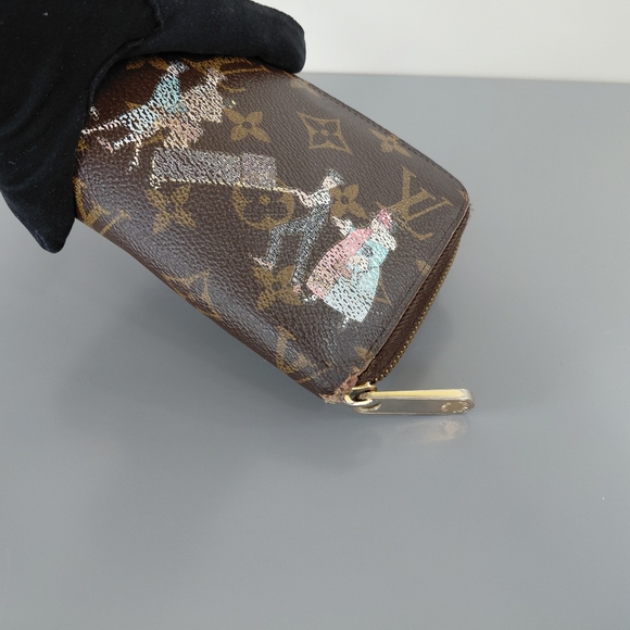 Louis Vuitton Brown Monogram Wallet with Artistic Design - Picture 8 of 15